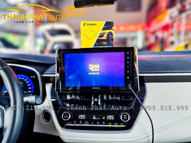 Lắp đặt Android Box Zestech cho Toyota Altis tại Thành Phát Auto