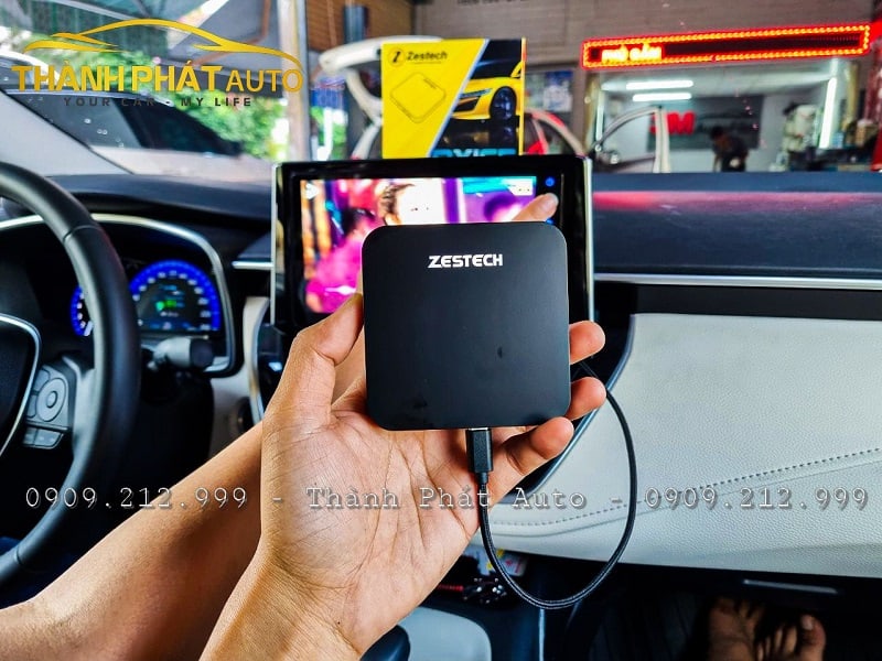 Hình ảnh lắp đặt Android Box Zestech cho Toyota Altis tại Thành Phát Auto
