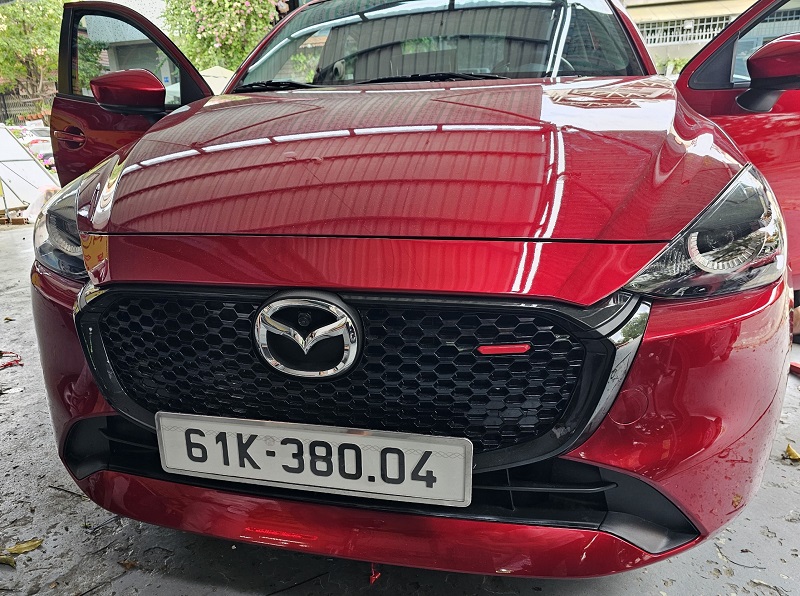 Mặt Ga Lăng Mazda 2 AT Bản Thiếu