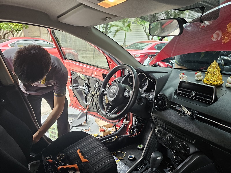 Độ Gương Điện Mazda 2 AT Bản Thiếu