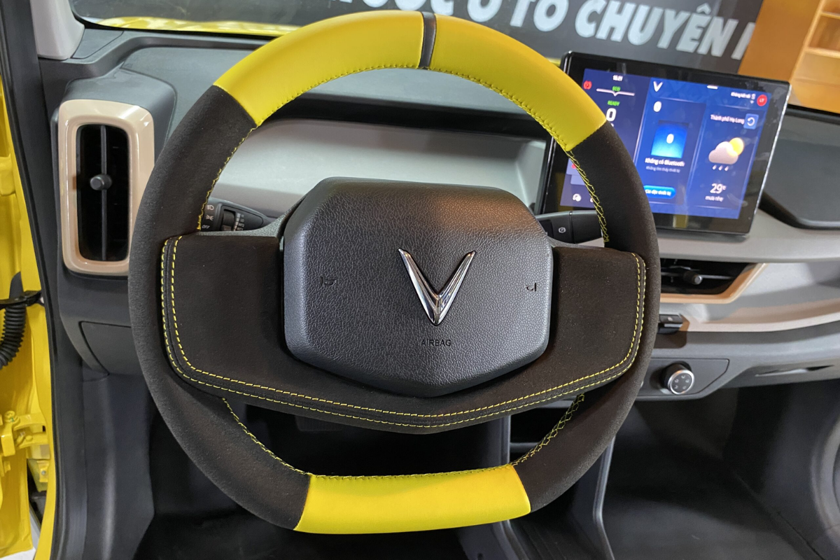 Bọc Da Vô Lăng Cho VinFast VF3 Tại TPHCM