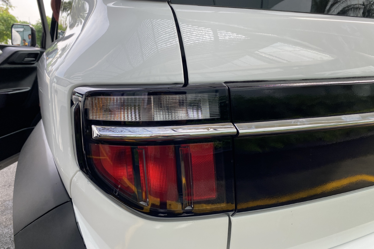Độ Cụm Đèn Hậu Xi Nhan LED Kiểu Mustang Cho Xe VinFast VF3