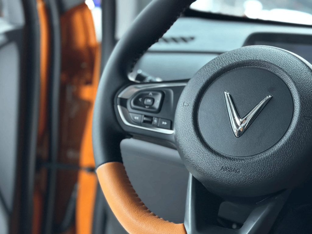 Bọc Da Vô Lăng Cho Xe VinFast Limo Green
