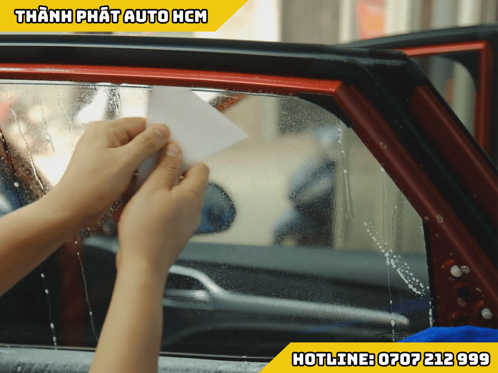 Chia Sẻ Kinh Nghiệm Tháo Phim Cũ, Dán Phim Mới Không Gây Hại Xe
