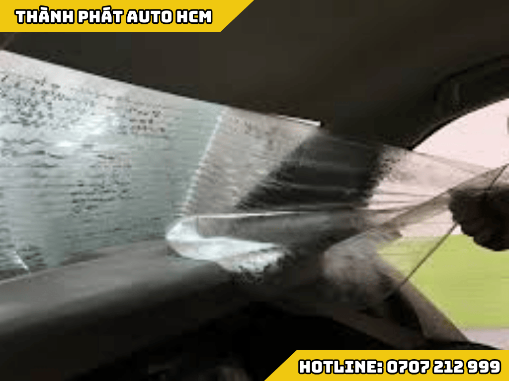 Chia Sẻ Kinh Nghiệm Tháo Phim Cũ, Dán Phim Mới Không Gây Hại Xe