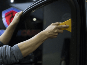 Dán Phim Cách Nhiệt Loại Rẻ Có Mát Thật Không?