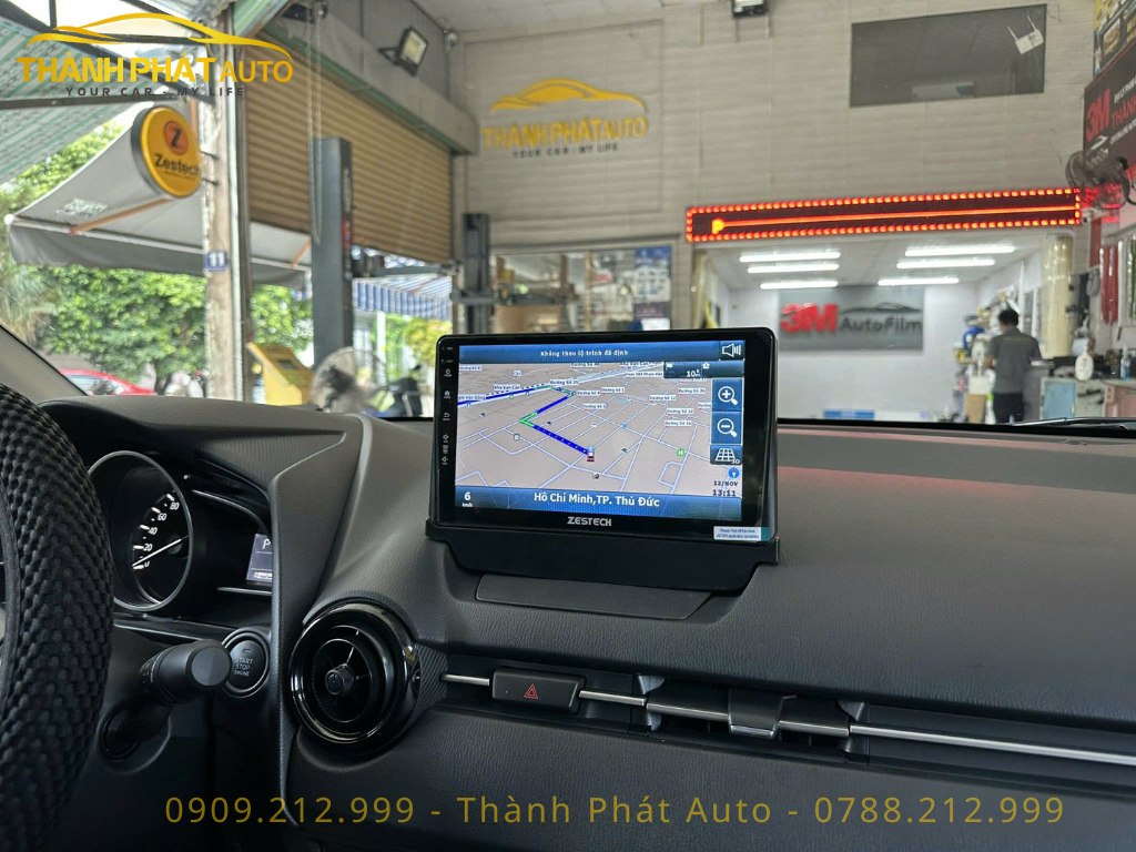màn hình Android Mazda 2 - bản đồ cảnh báo giao thông