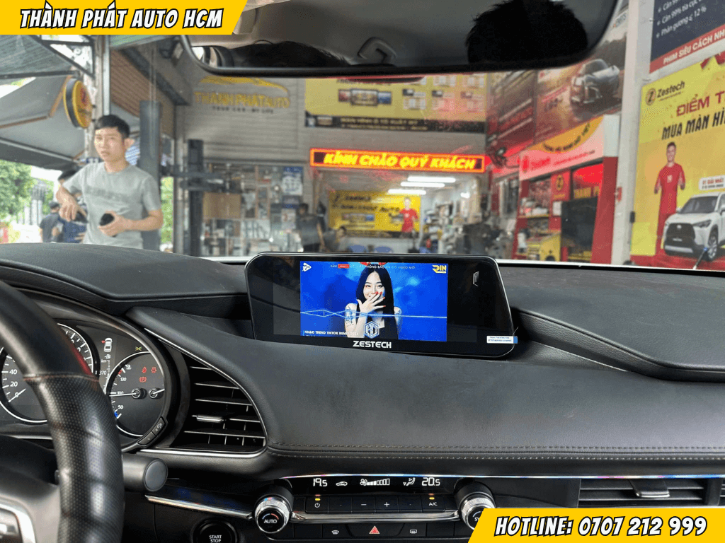 màn hình xe Mazda 3