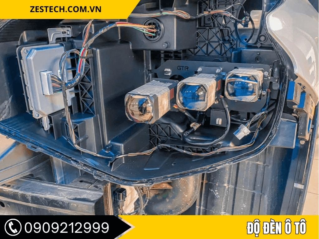 Đèn LED viền ô tô tại Dĩ An, tạo điểm nhấn sang trọng và nổi bật cho xe, với ánh sáng đẹp mắt giúp không gian xe trở nên ấn tượng hơn.