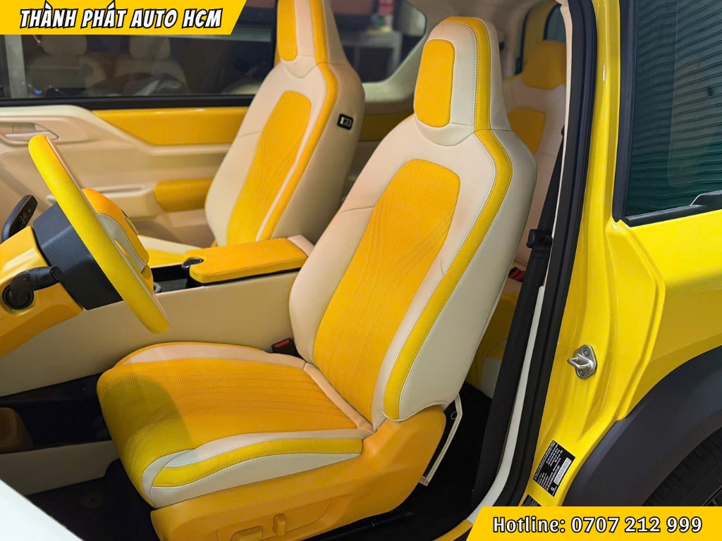 Bọc ghế da cao cấp màu vàng kem cho xe ô tô, hoàn thiện tại Trung tâm phụ kiện ô tô Thành Phát Auto . Toàn bộ nội thất được nâng cấp mới mẻ, sạch đẹp và tăng độ bền sử dụng hàng ngày. Kỹ thuật thi công tỉ mỉ từng chi tiết, đảm bảo thẩm mỹ và tạo sự thoải mái tối đa trong mỗi hành trình tại Huyện Hóc Môn.