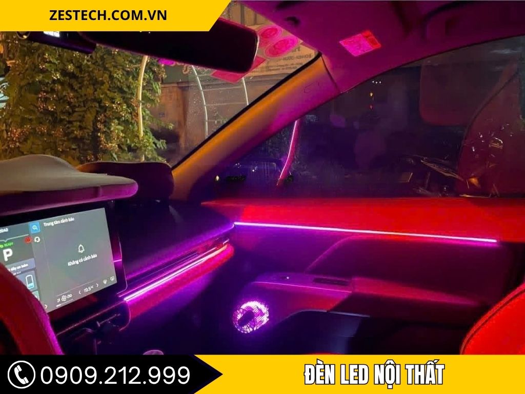Lắp đặt đèn LED nội thất đổi màu cho ô tô tại Thành Phát Auto, tạo ánh sáng viền sang trọng dọc bảng taplo và cánh cửa. Màu sắc tùy chỉnh theo cảm xúc giúp khoang cabin trở nên nổi bật về đêm. Thi công chuyên nghiệp, phù hợp nhiều dòng xe đang sử dụng tại Huyện Hóc Môn 