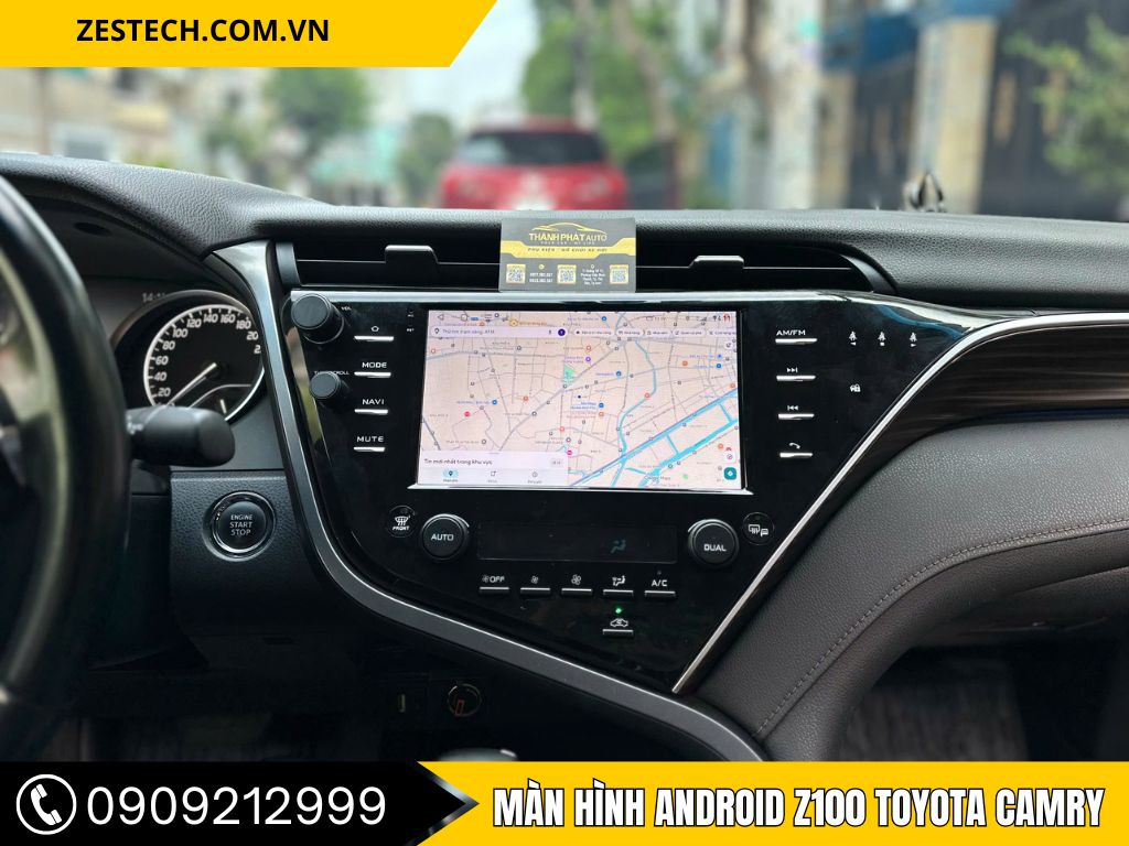 Màn hình Android Zestech Z100 lắp đặt trên xe Toyota Camry, hiển thị bản đồ dẫn đường chi tiết, giao diện sắc nét và thao tác mượt mà. Hình ảnh thực tế tại Thành Phát Auto – trung tâm lắp đặt màn hình Android ô tô tại Tây Ninh.