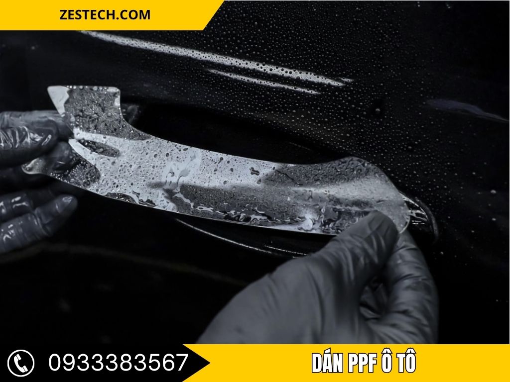 Dán PPF ô tô tại Biên Hòa giúp bảo vệ từng chi tiết của xe, giữ màu sơn luôn tươi mới và bảo vệ khỏi các vết trầy xước do va quẹt hoặc các vật cứng từ môi trường xung quanh.