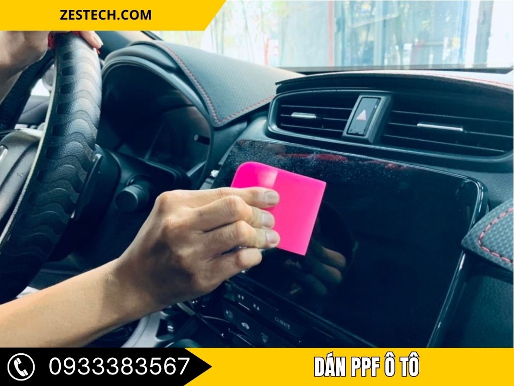 Quy trình dán PPF ô tô tại Bình Dương do Thành Phát Auto thực hiện, mang lại độ bóng và độ bền vượt trội cho bề mặt sơn.