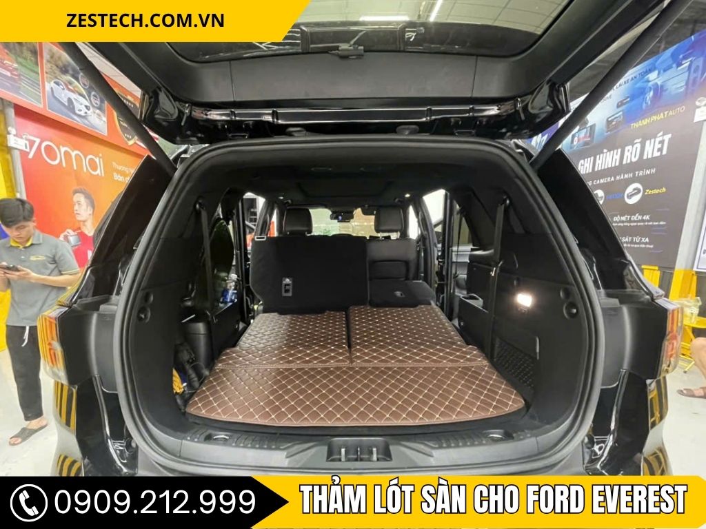 Thảm lót sàn ô tô cho Ford Everest tại Bình Dương, giúp bảo vệ sàn xe khỏi bụi bẩn và các tác nhân gây hại, giữ cho nội thất xe luôn sạch sẽ và bền bỉ.