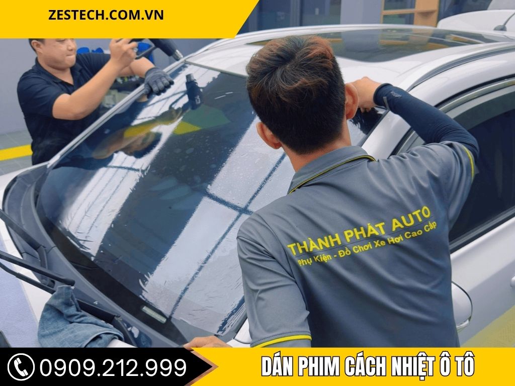 Dịch vụ dán phim cách nhiệt ô tô tại Bình Dương giúp xe luôn mát mẻ và tiết kiệm năng lượng.
