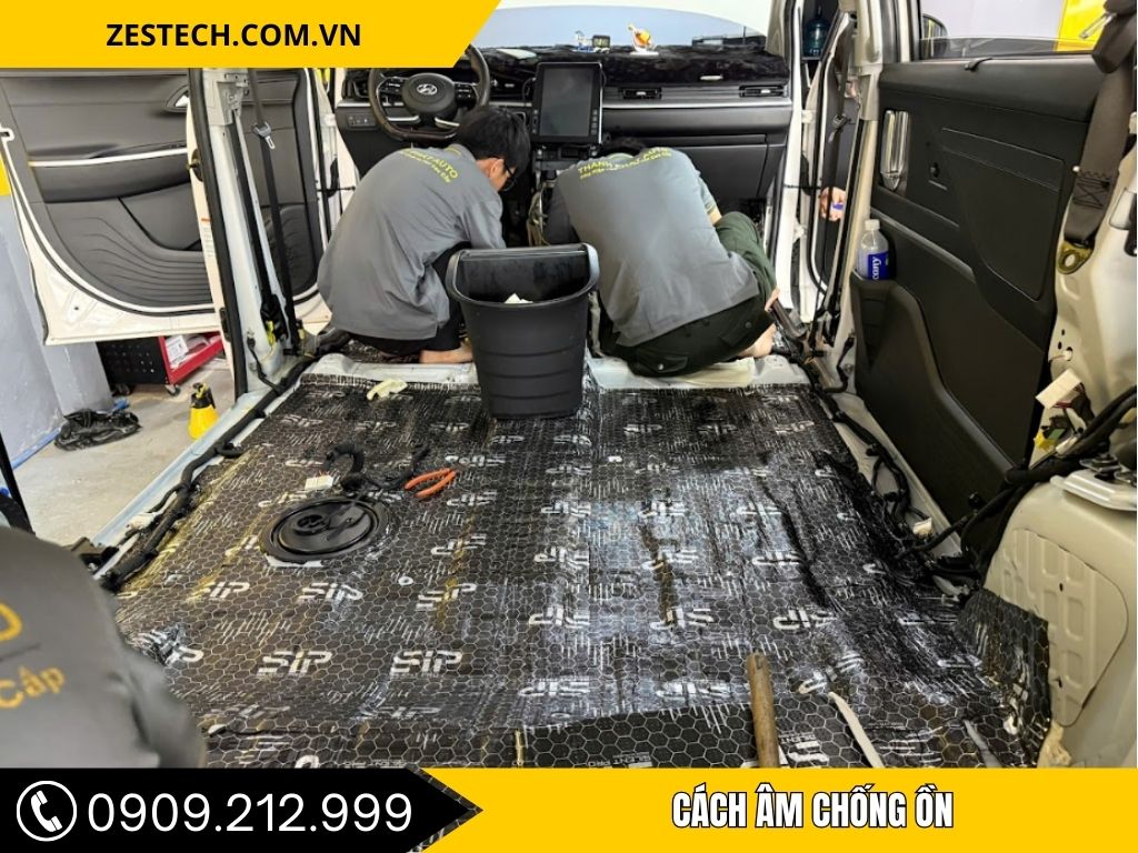 Thi công cách âm xe ô tô tại Quận 5, giúp nâng cao sự yên tĩnh và thoải mái khi lái xe.