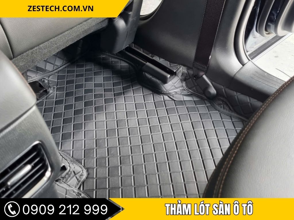 Thảm lót sàn ô tô tại Long An, chất liệu cao su chống trượt, dễ dàng vệ sinh và bảo vệ sàn xe khỏi bụi bẩn, nước và các tác động bên ngoài.