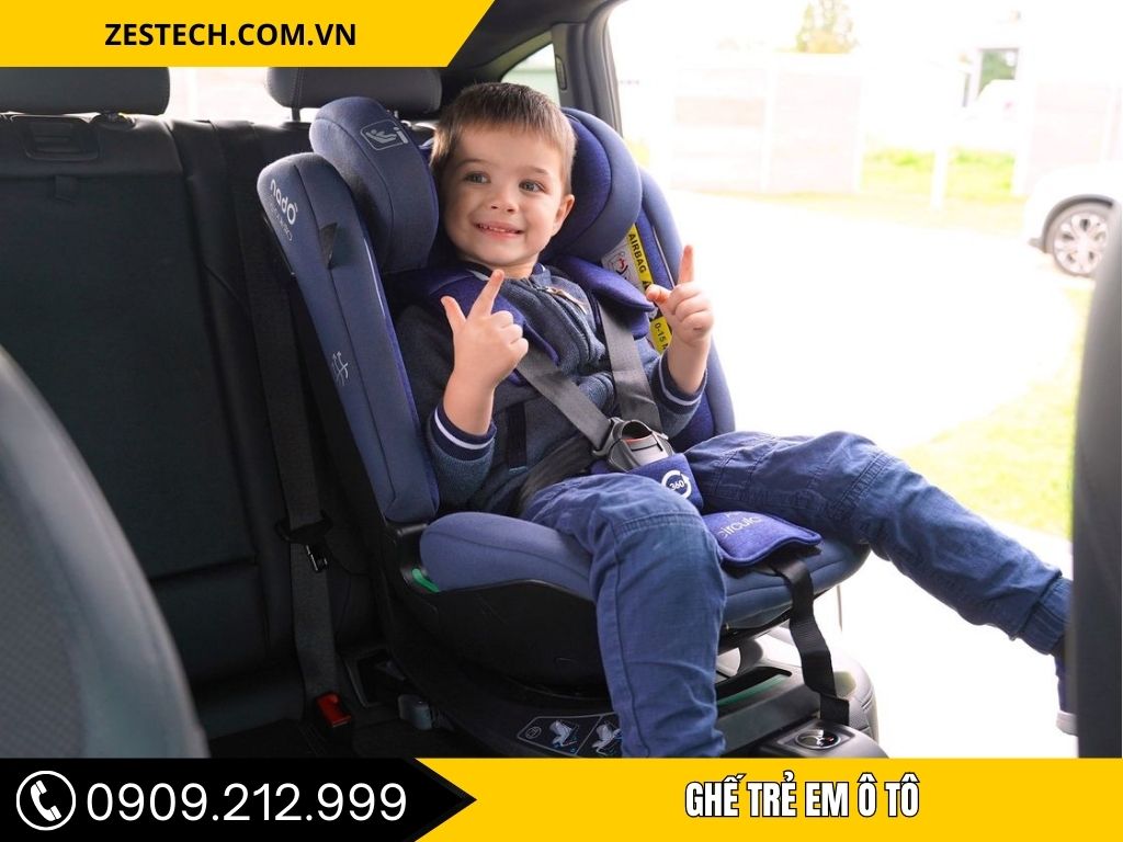 Ghế Trẻ Em Ô Tô Theo Chiều Cao Bé phù hợp cho bé từ 100–135 cm, hỗ trợ điều chỉnh tư thế ngồi và giữ dây an toàn đúng vị trí vai và hông