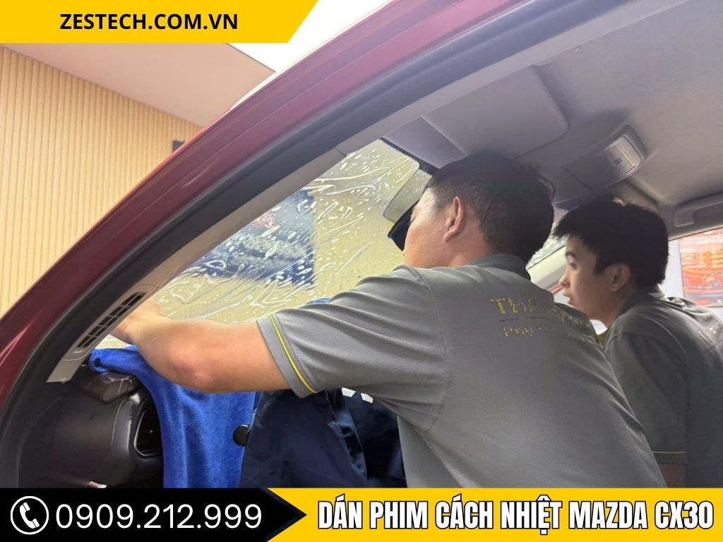 Hình Ảnh Dán Phim Cách Nhiệt Mazda CX30
