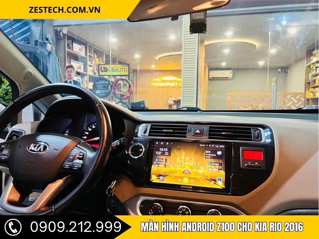 Giao diện ứng dụng Android hiển thị đầy đủ trên màn hình trung tâm, giúp lái xe tiện lợi và thoải mái hơn