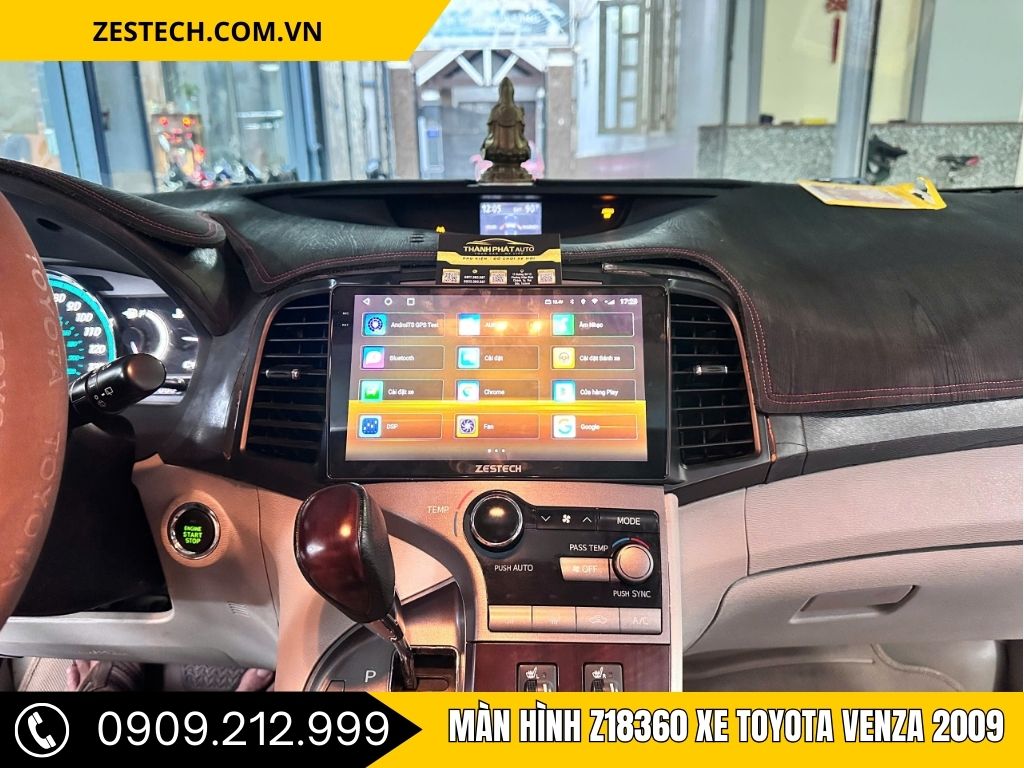 Màn hình Z18360 xe Toyota Venza 2009 sau khi lắp hoàn thiện, giữ form nội thất nguyên bản