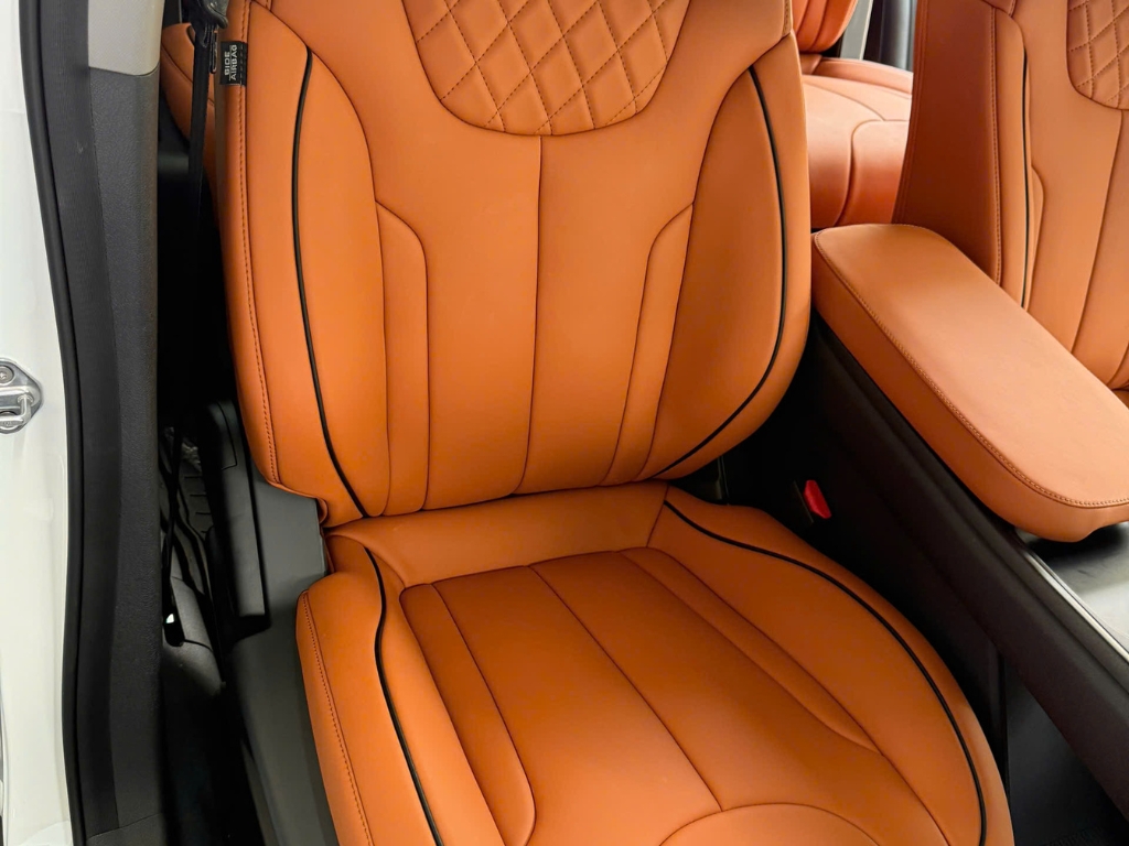 Bọc Ghế Da Cho Limo Green Giúp Xe Đẹp Và Dễ Vệ Sinh Hơn
