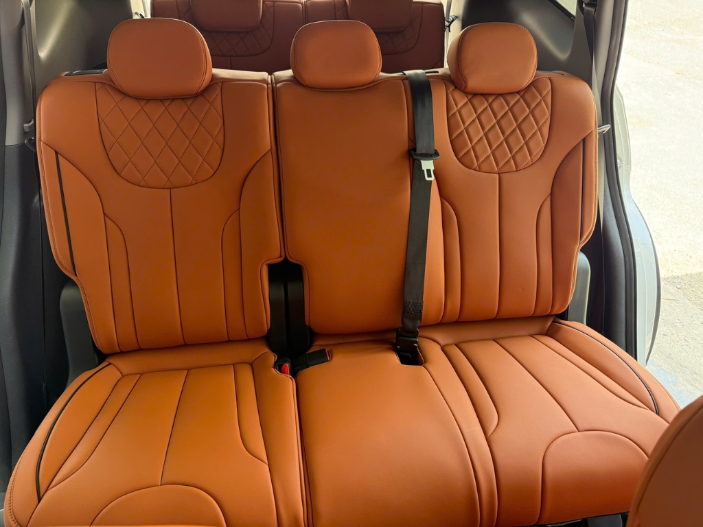 Bọc Ghế Da Cho Limo Green Giúp Xe Đẹp Và Dễ Vệ Sinh Hơn