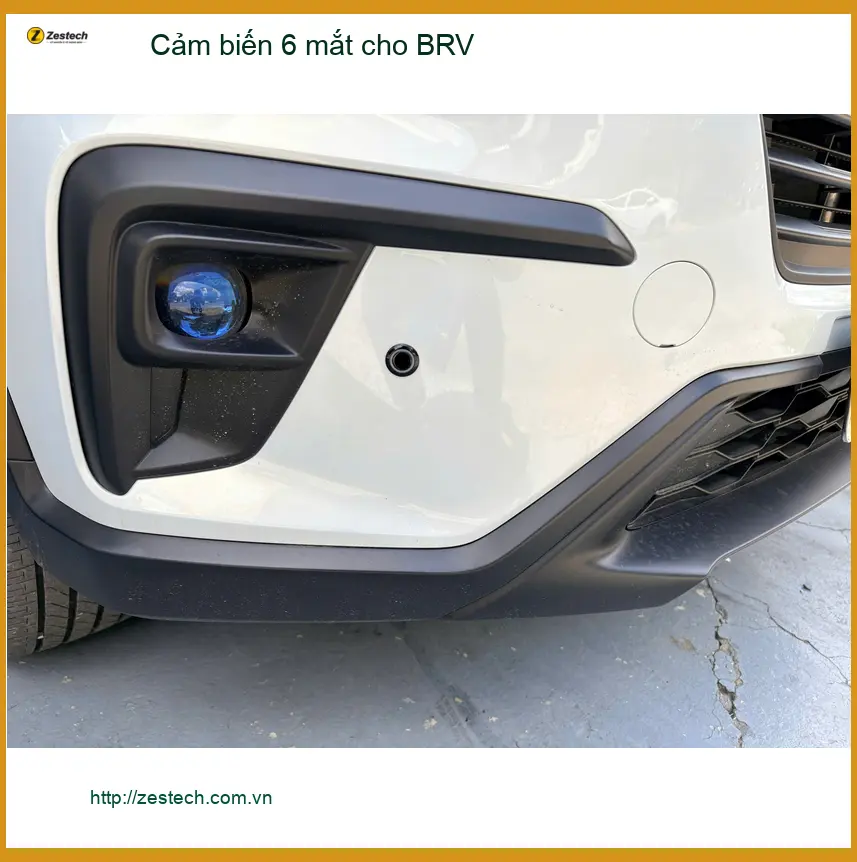 Anh Tùng lắp cảm biến 6 mắt cho Honda BRV tại Quận 2 để đỗ xe an toàn hơn ảnh thực tế 3