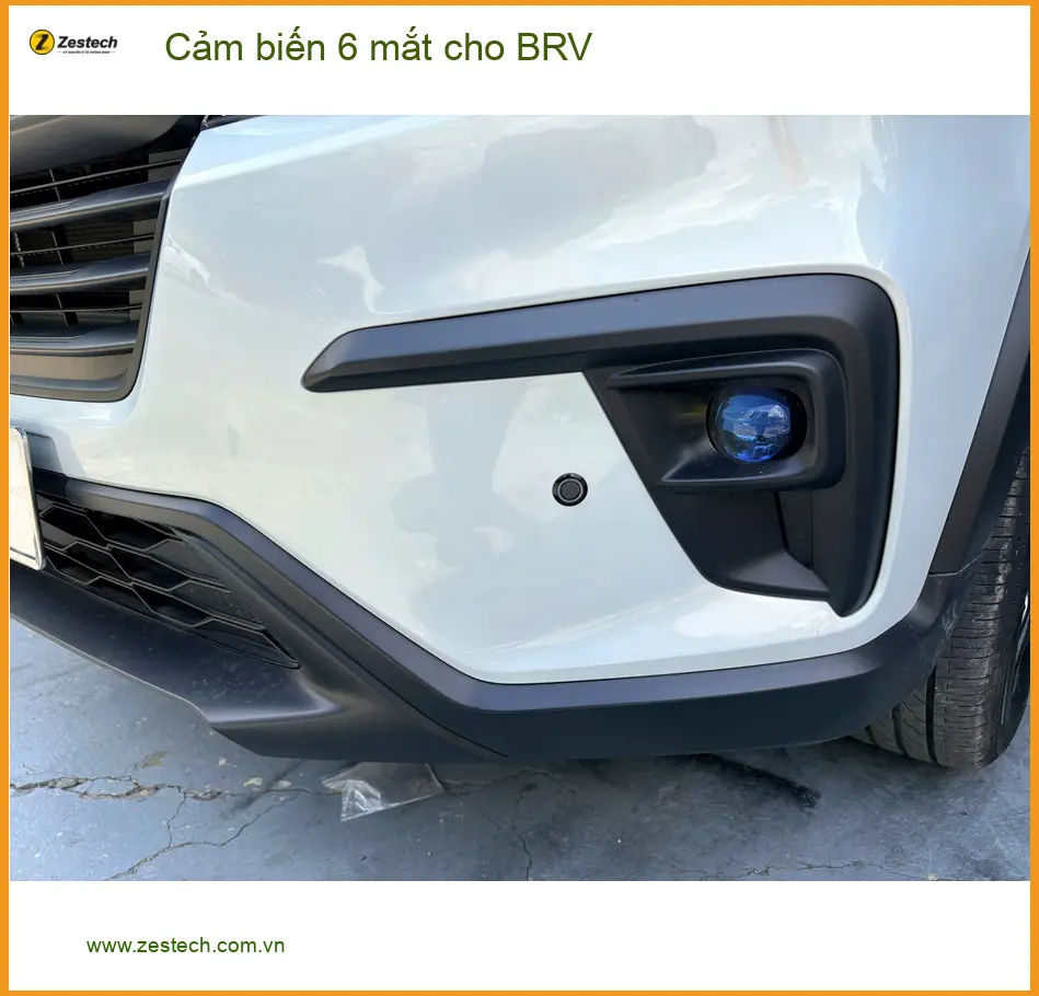 Anh Quang lắp cảm biến 6 mắt cho BRV tại Hóc Môn để dễ lùi xe vào bãi đỗ chật hẹp ảnh thực tế 2