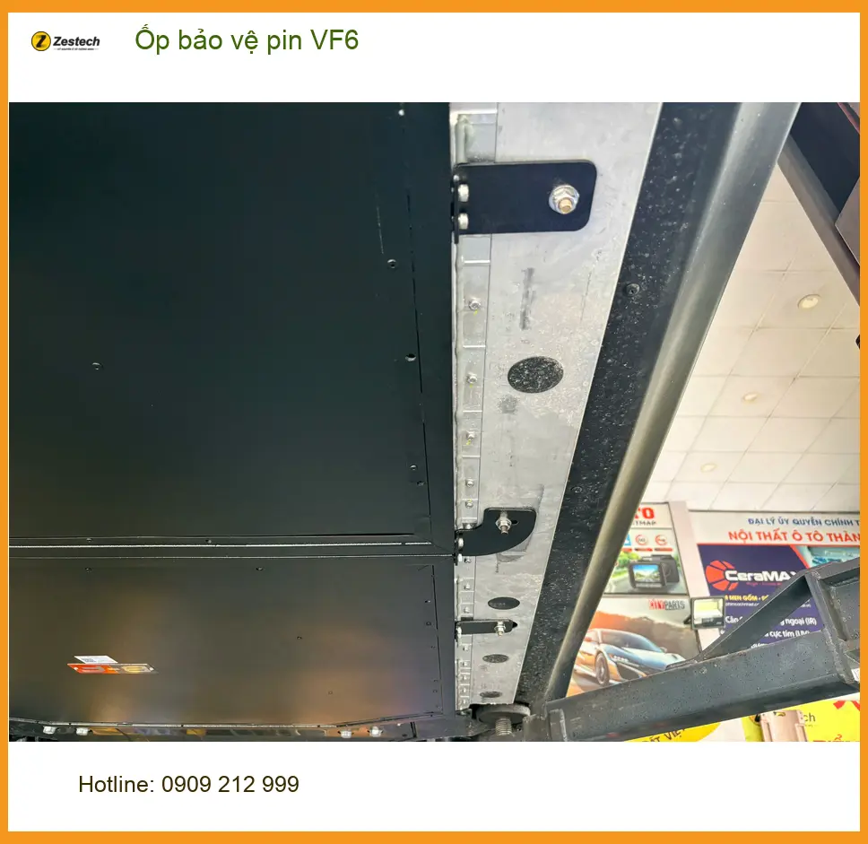 Anh Duy lắp ốp bảo vệ pin cho VinFast VF6 tại Quận 12 để tránh va đập gầm xe ảnh thực tế 5