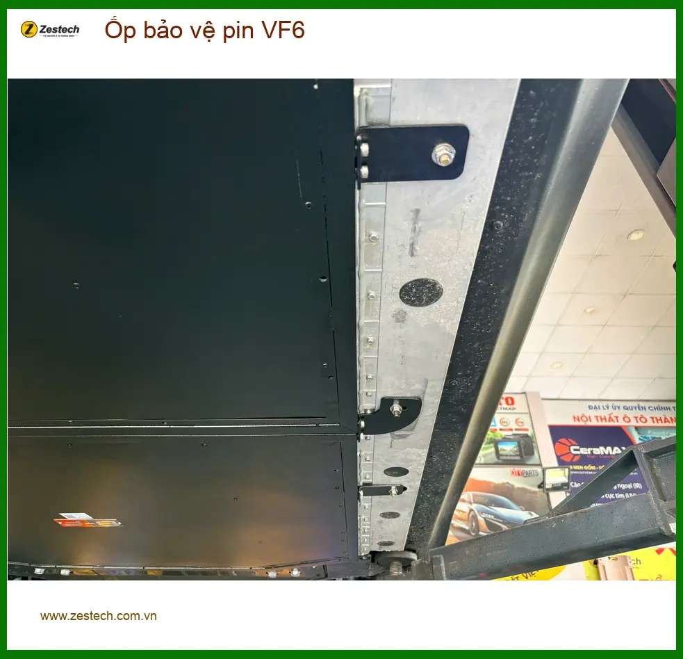 Chị Thanh lắp ốp bảo vệ pin VinFast VF6 tại Quận 2 để tăng độ bền cho xe ảnh thực tế 2