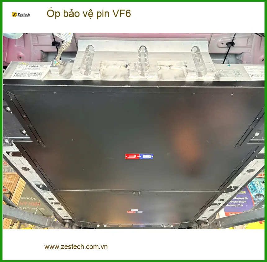 Anh Quang lắp ốp bảo vệ pin VinFast VF6 tại Thủ Đức để tăng độ bền cho xe ảnh thực tế 4