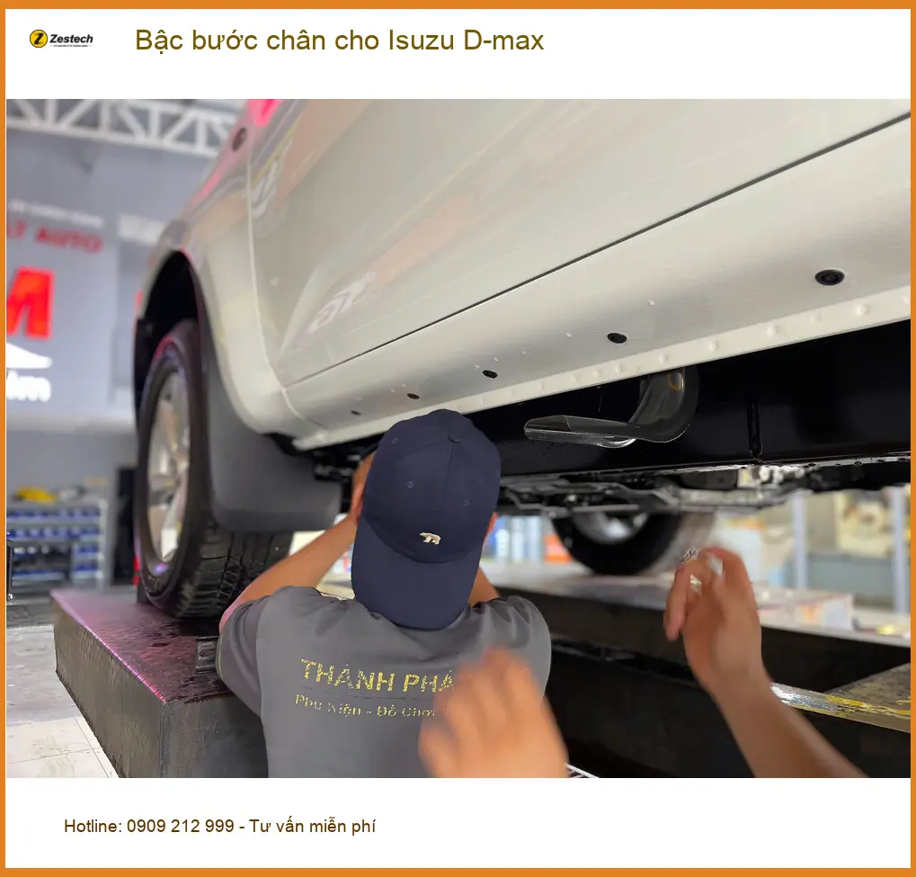 Anh Thành lắp bậc bước chân cho Isuzu D-max tại Quận 9 để gia đình lên xuống xe dễ dàng