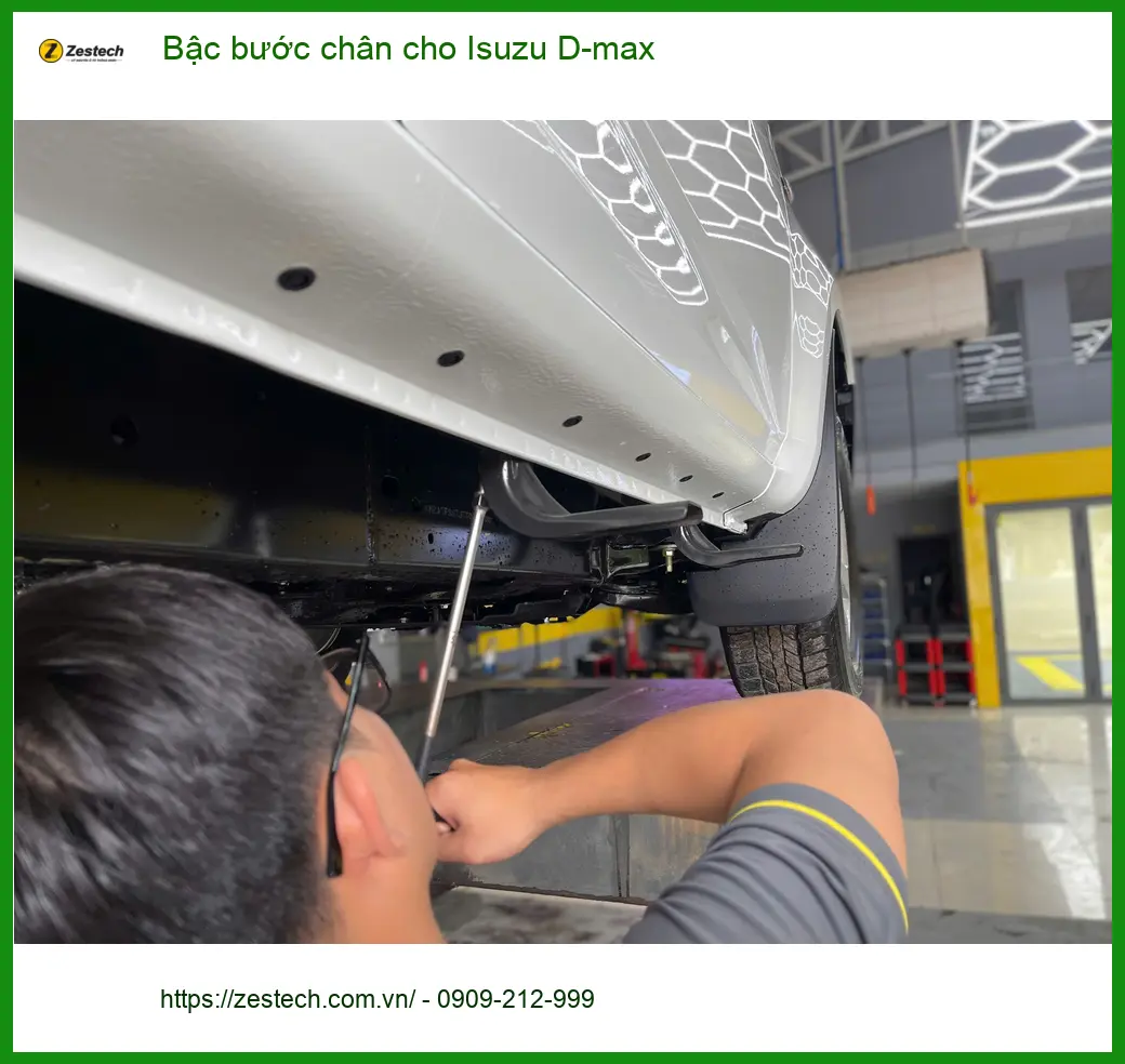 Anh Khôi lắp bậc bước chân cho Isuzu D-max tại Hóc Môn để xe thêm tiện nghi và mạnh mẽ