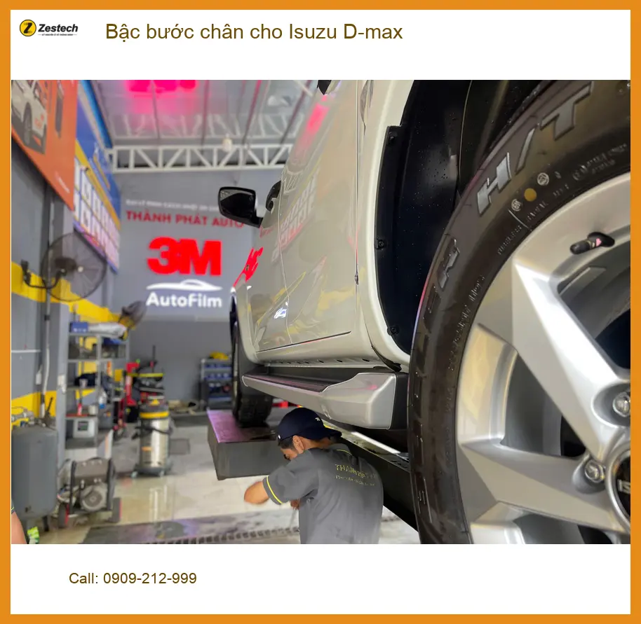 Anh Phi lắp bậc bước chân cho Isuzu D-max tại Quận 12 giúp gia đình dễ lên xuống