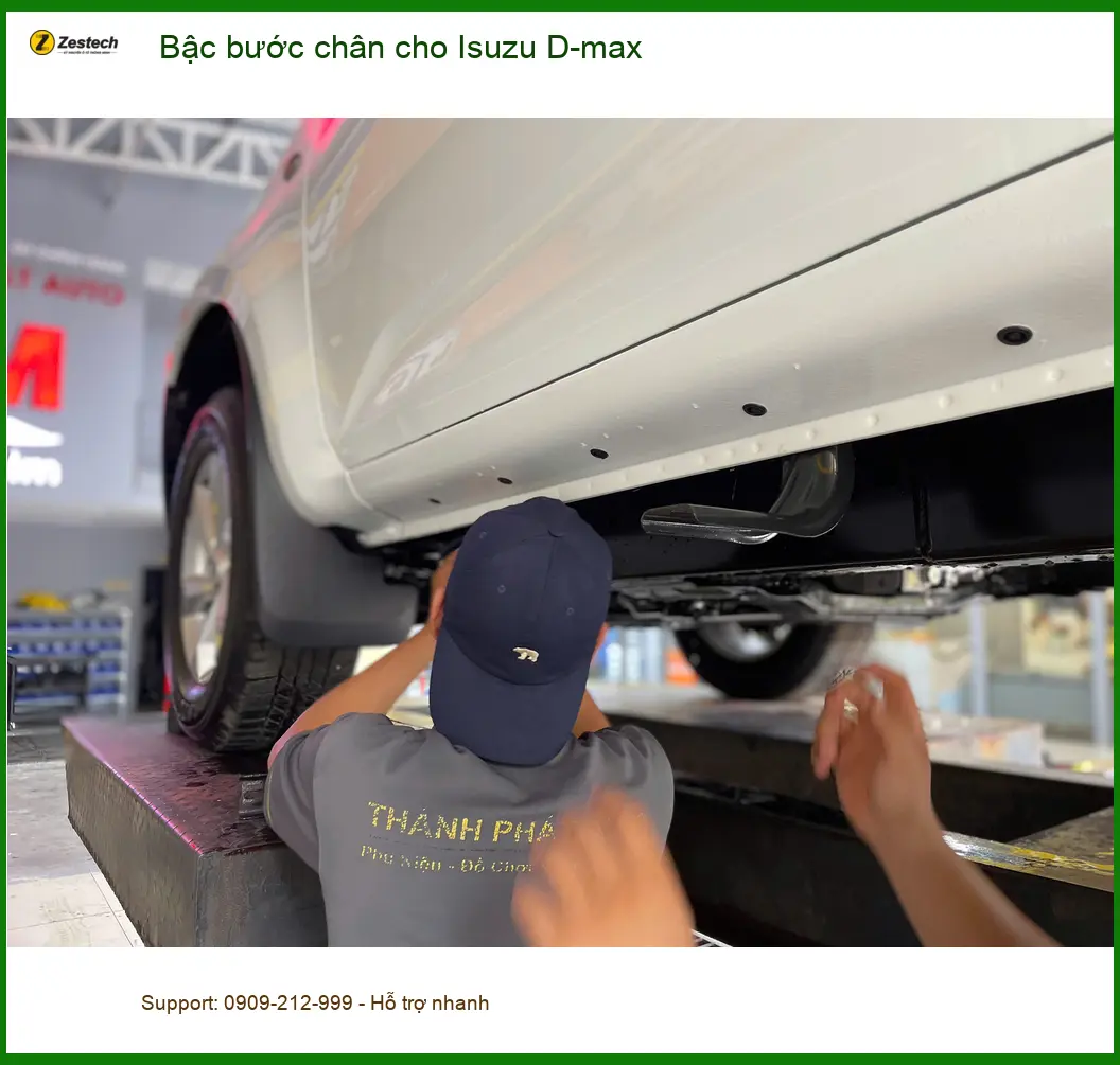 Anh Phi lắp bậc bước chân cho Isuzu D-max tại Quận 12 giúp gia đình dễ lên xuống ảnh thực tế 2