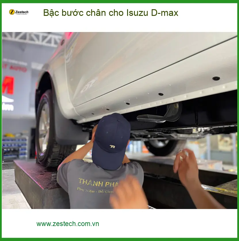 Anh Tấn lắp bậc bước chân Isuzu D-max tại Quận 10 giúp lên xuống xe dễ dàng ảnh thực tế 2