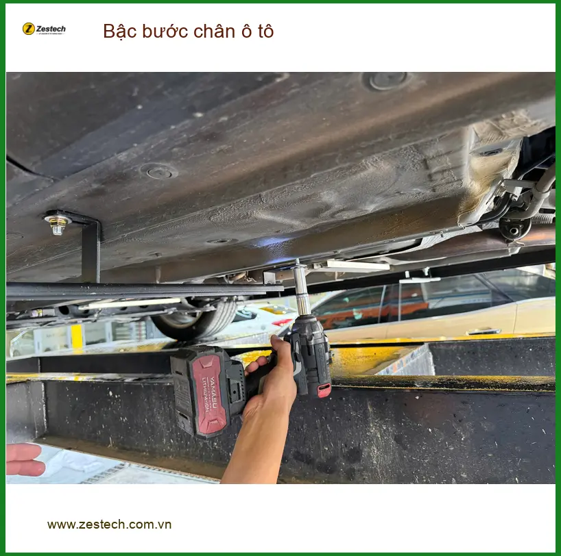 Anh Khang lắp bậc bước chân ô tô Honda CRV tại Nhà Bè ảnh thực tế 3