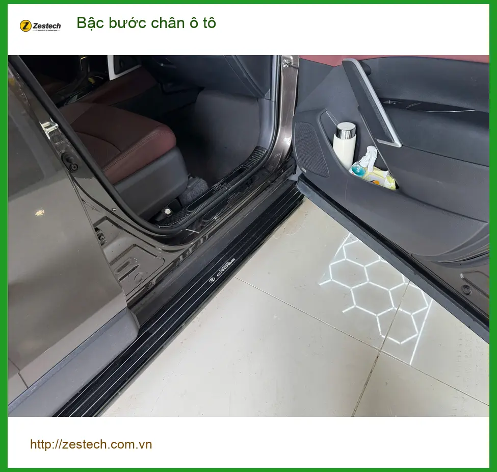 Anh Khải lắp bậc bước chân ô tô Honda CR-V uy tín tại Quận 12