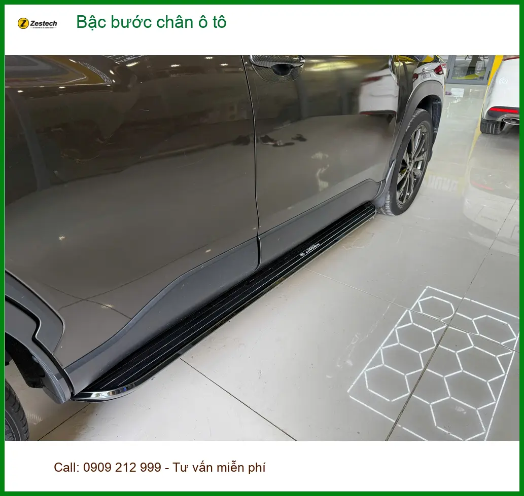 Anh Tùng lắp bậc bước chân ô tô cho Ford Everest tại Quận 7 để gia đình tiện lên xuống