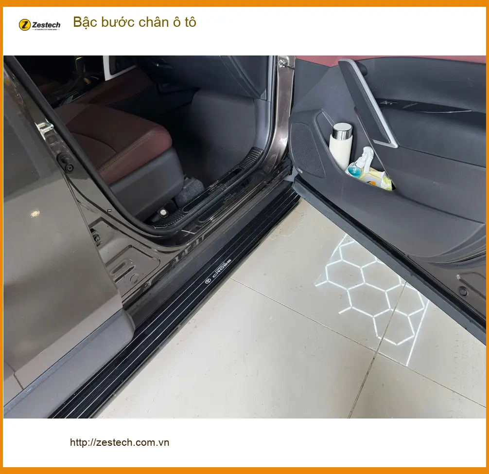 Chị Thảo lắp bậc bước chân ô tô cho Mazda CX-5 tại Quận 4 ảnh thực tế 3