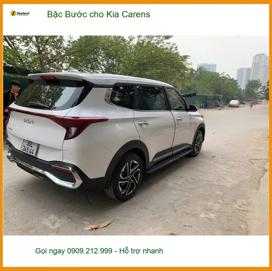 Anh Tấn lắp Bậc Bước cho Kia Carens tại Quận 2 để gia đình lên xuống xe dễ dàng
