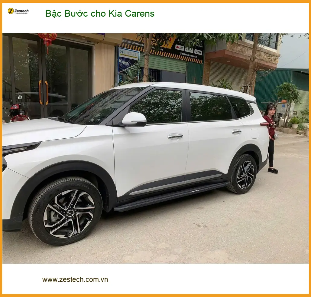 Anh Khang lắp Bậc Bước cho Kia Carens Quận Tân Phú để gia đình lên xuống xe an toàn hơn