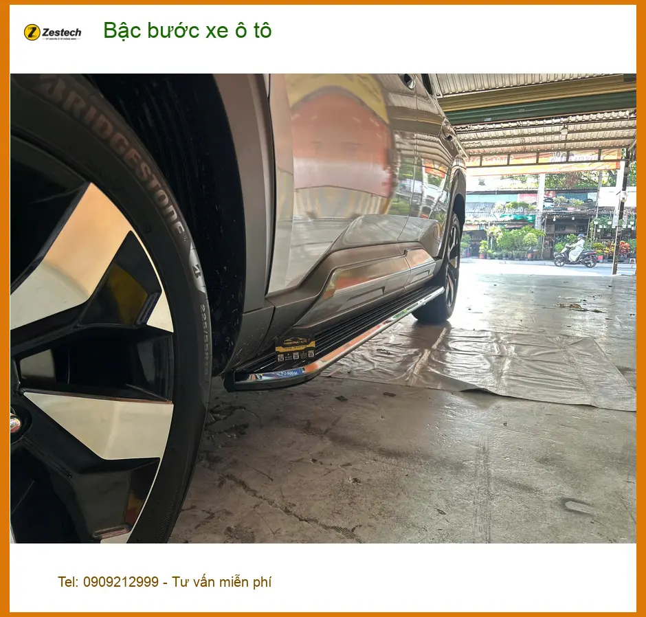 Anh Tùng lắp bậc bước xe ô tô Suzuki XL7 tại Quận 12 để lên xuống xe tiện hơn ảnh thực tế 3