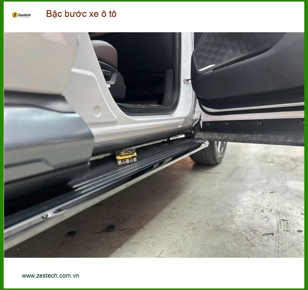 Anh Dũng lắp bậc bước xe Kia Carnival tại Quận 9 để gia đình dễ dàng lên xuống ảnh thực tế 3