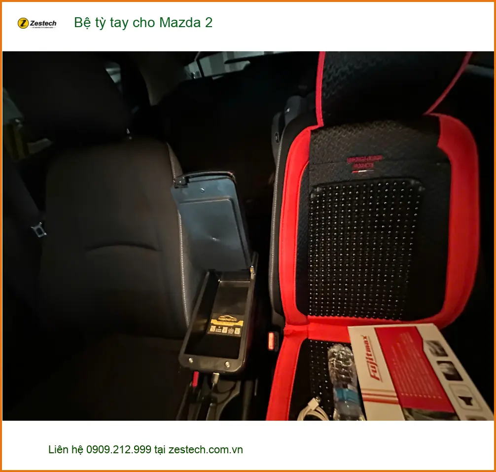Anh Hưng lắp Bệ tỳ tay cho Mazda 2 tại Quận 4 để lái xe thoải mái hơn