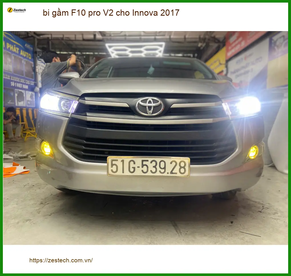 Cô Thủy lắp bi gầm F10 Pro V2 cho Innova 2017 tại Quận 5 vì đèn zin quá yếu ảnh thực tế 4