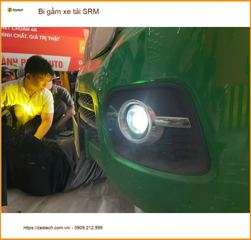 Anh Tùng lắp bi gầm xe tải SRM vì đèn yếu, hay đi đêm ở Quận 10 ảnh thực tế 3