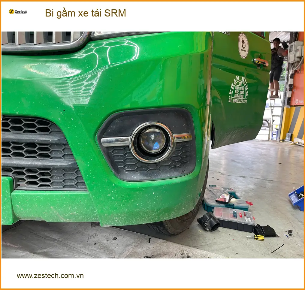 Anh Tùng lắp bi gầm xe tải SRM vì đèn yếu, hay đi đêm ở Quận 10 ảnh thực tế 5